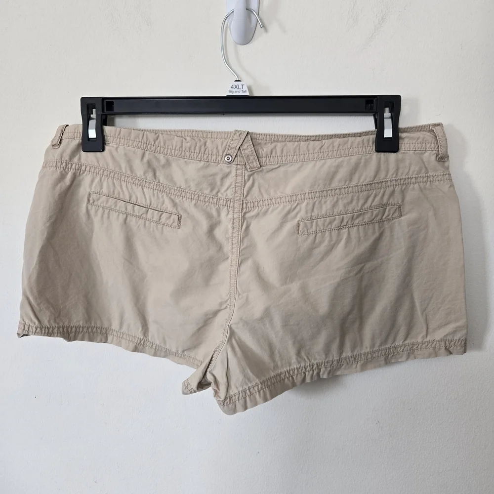No Boundaries Women's Beige Cargo Shorts
